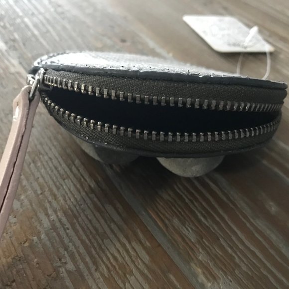 NWT Free People Round Silver Wallet With Zipper - Picture 3 of 4